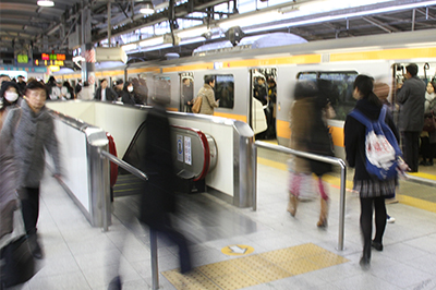 駅や空港などの公共交通機関