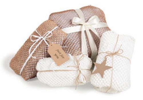 Geami WrapPak®を使用したクラフト紙でラッピングした小包